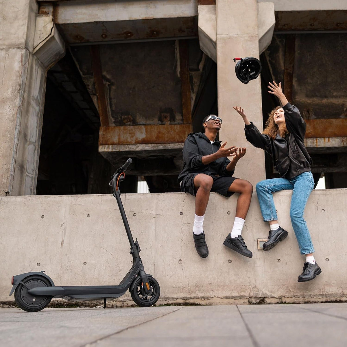 Segway Ninebot E2 Pro D E-Scooter, 10 Zoll, 350 W (750 W Peak), 35 km Reichweite, Straßenzulassung, Schwarz – Bild 4